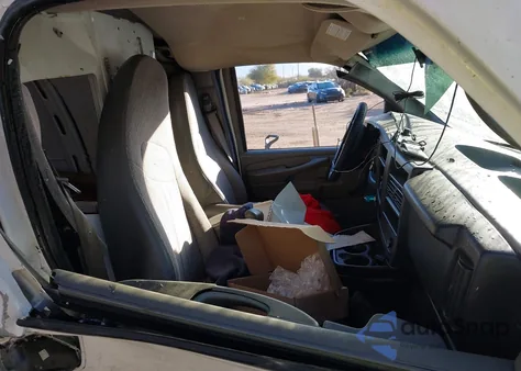 2013 GMC Savana 3500 Work Van z USA, uszkodzony, nr VIN 1GTZ7UBG3D1155209